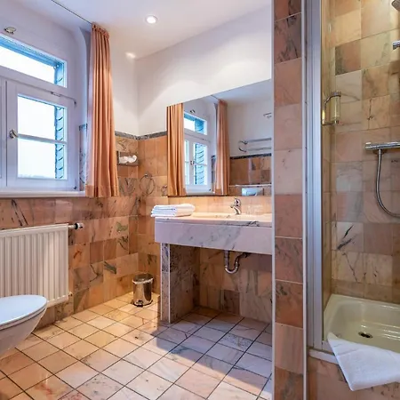 Ratskeller Ξενοδοχείο 3*